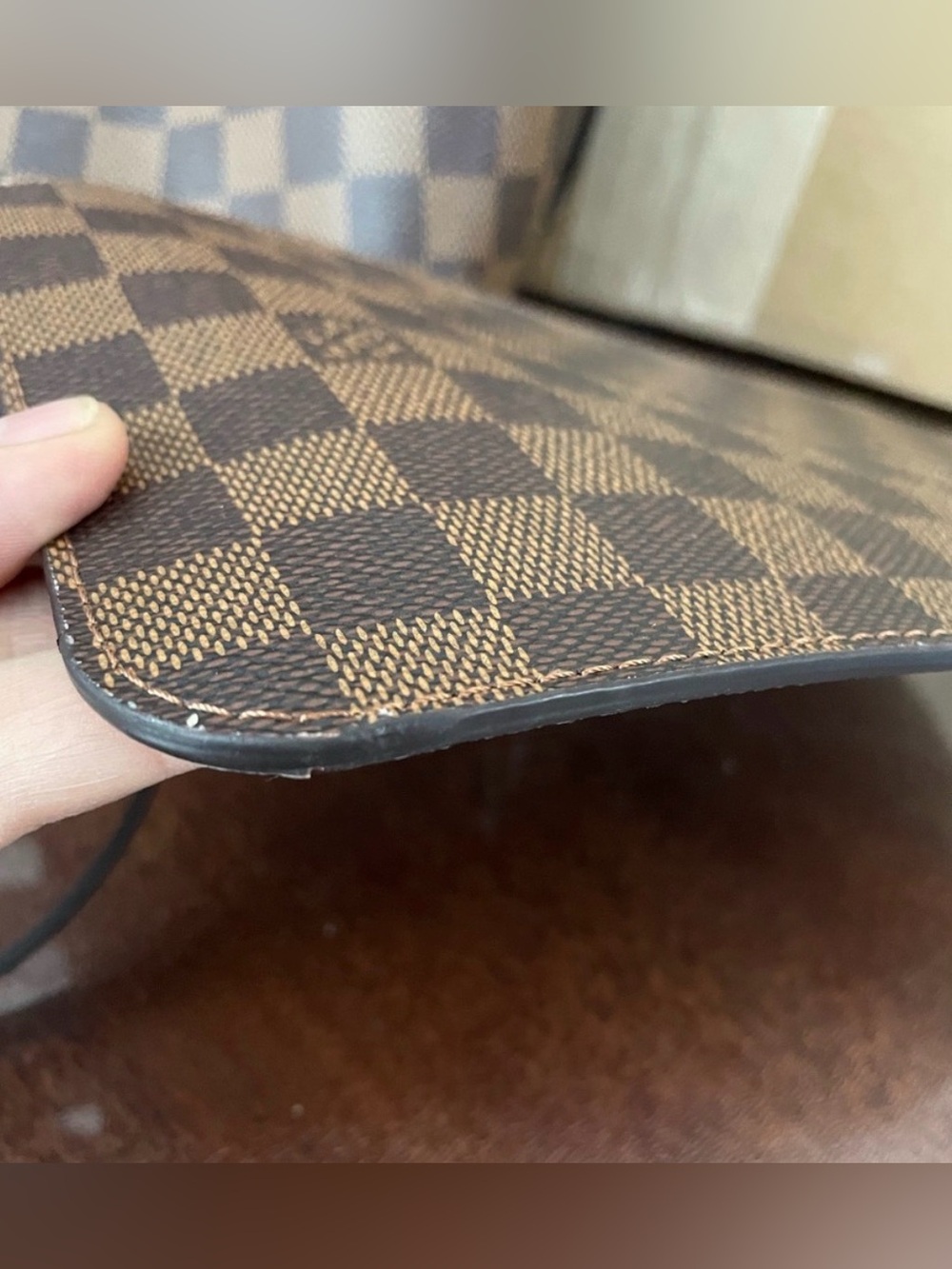 Authentic LOUIS VUITTON Damier Neverfull MM Pouch. - Picture 5 of 13